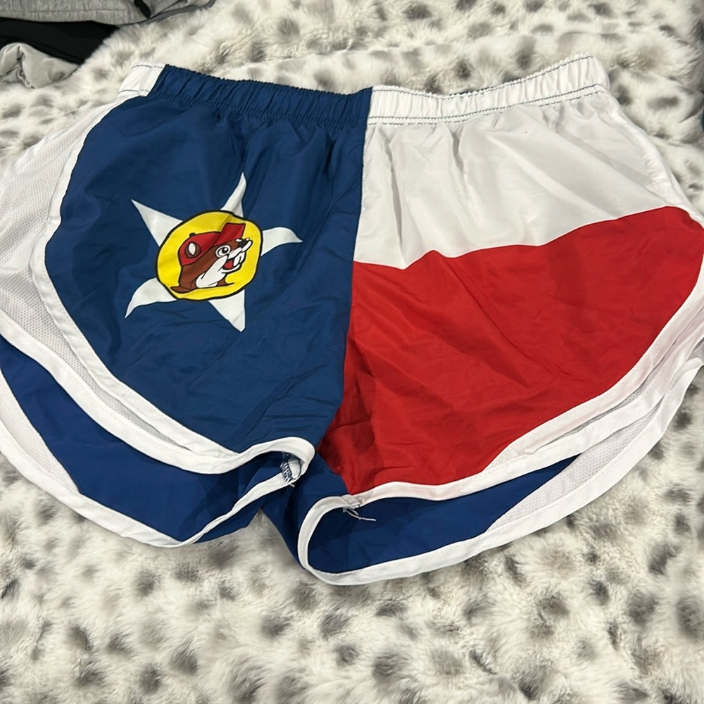 Women’s buc-ees M shorts